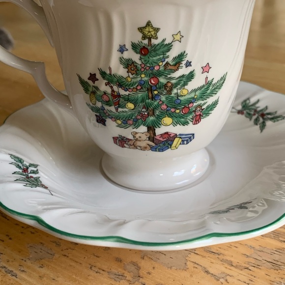 Nikko Christmas tree Happy holidays cup and saucer - Picture 6 of 6